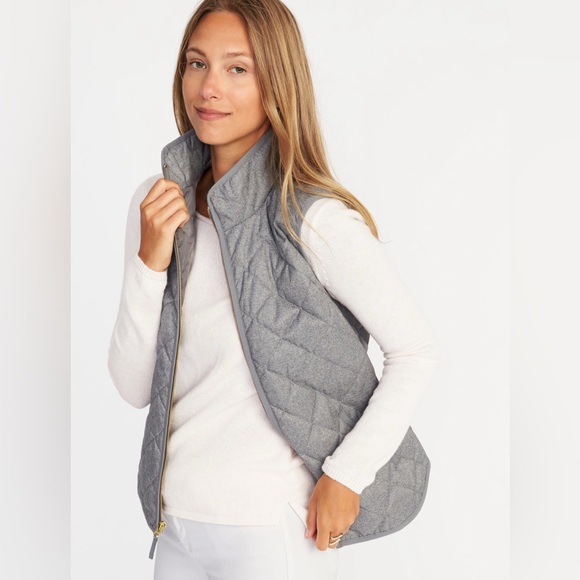 ❄️Old Navy gray quilted vest. Size S. NWT. - Picture 2 of 9